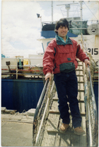 Joven en un barco Joven en un barco