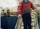 Joven en un barco Joven en un barco