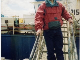 Joven en un barco Joven en un barco