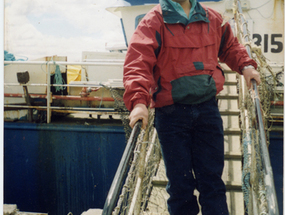 Joven en un barco