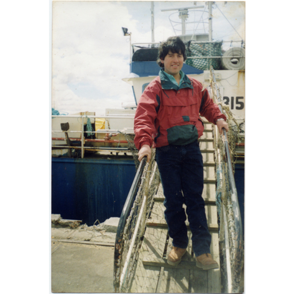 Joven en un barco