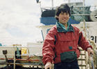 Joven en rampa de barco