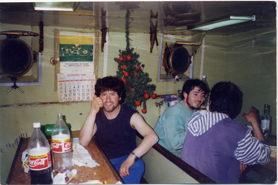 Joven en un bar Joven en un bar
