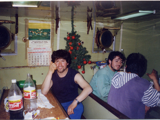 Joven en un bar Joven en un bar