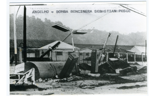 Ruinas de bomba bencinera