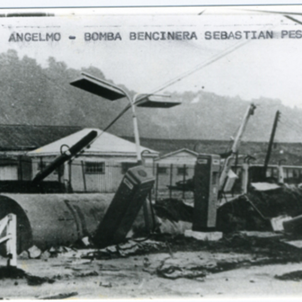 Ruinas de bomba bencinera