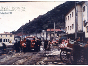 Bomberos de Puerto Montt reparten agua