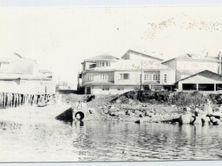 Casas en la ribera Casas en la ribera