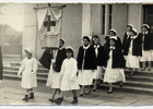 Desfile de voluntarias de la Cruz Roja