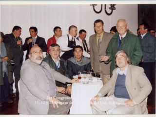 Concejales durante un cóctel Concejales durante un cóctel