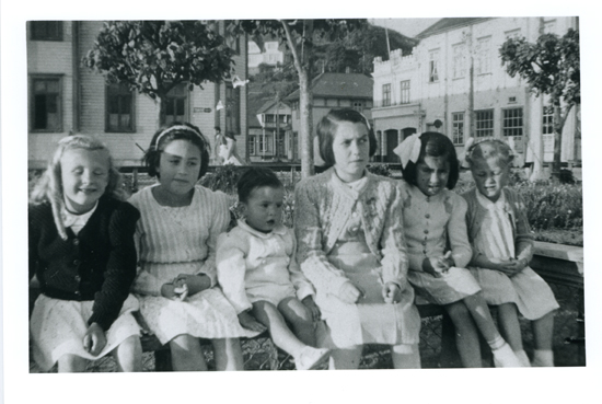 Niñas en la plaza de Puerto Montt