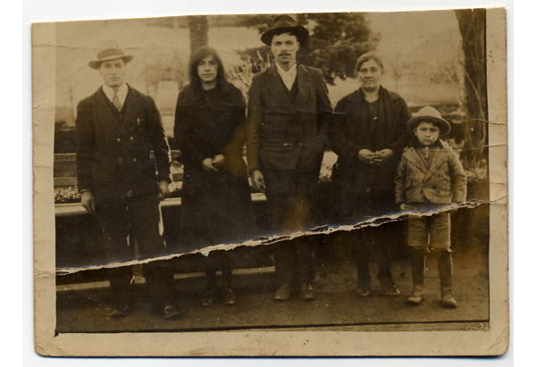 Familia en la estación de ferrocarril de Purranque