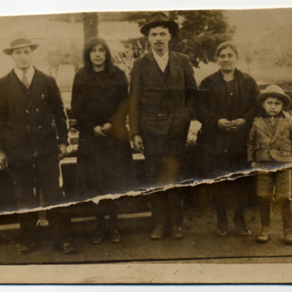 Familia en la estación de ferrocarril de Purranque