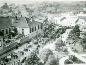 Desfile en la plaza de armas