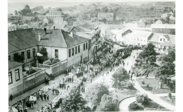 Desfile en la plaza de armas