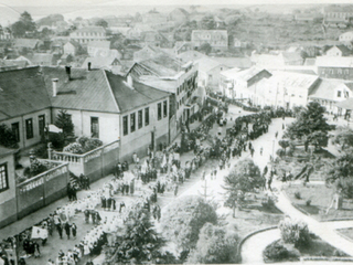 Desfile en la plaza de armas