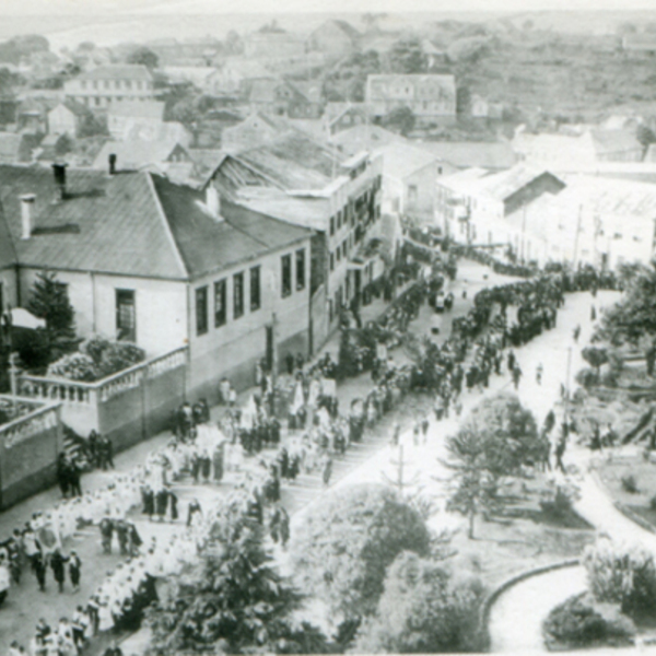 Desfile en la plaza de armas