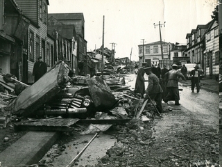 Consecuencias del terremoto en la calle Chorrillo con Vicente Pérez Rosales