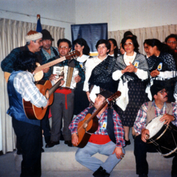 Conjunto folklórico Caicaivilú