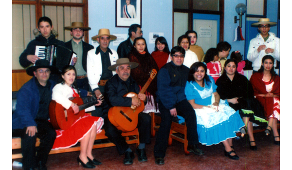 Conjunto folklórico Caicaivilú