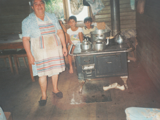Abuela y nietos Abuela y nietos
