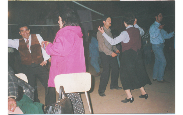 Baile en una peña folklórica