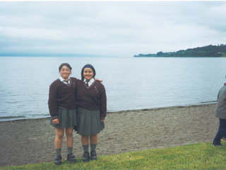 Primas junto al lago Llanquihue