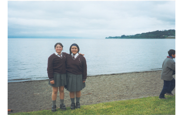 Primas junto al lago Llanquihue