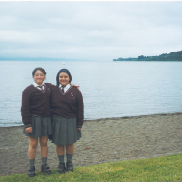 Primas junto al lago Llanquihue