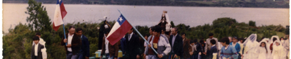 Peregrinos junto a la virgen del Carmen