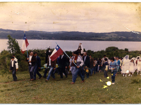 Peregrinos junto a la virgen del Carmen