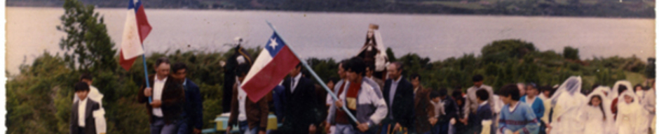 Peregrinos junto a la virgen del Carmen