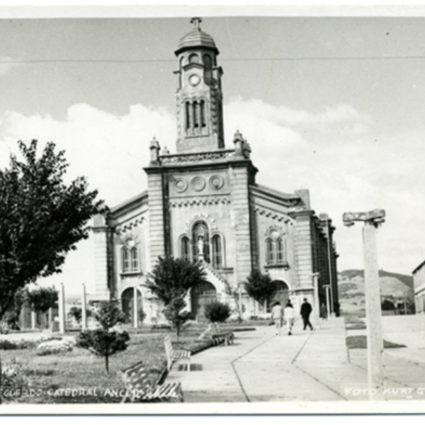 Frontis de la catedral de Ancud