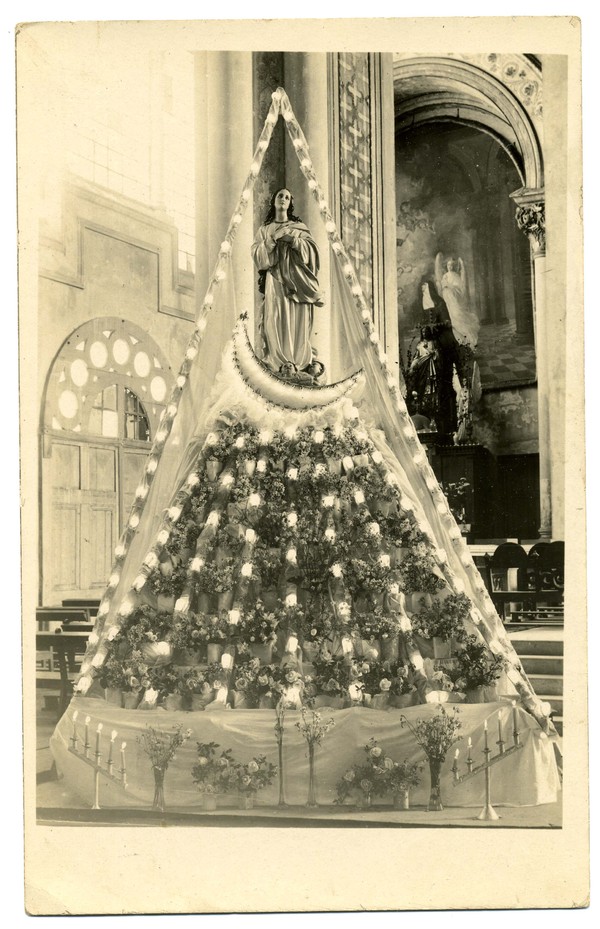 Altar a la virgen María Altar a la virgen María