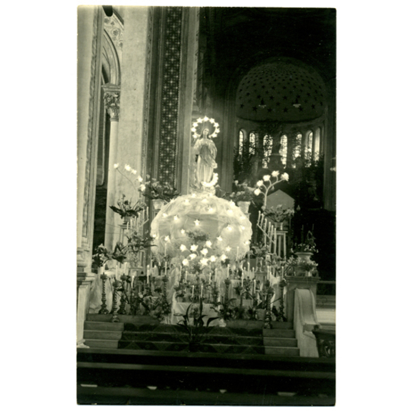 Altar a la virgen María