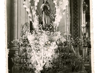 Altar a la virgen María Altar a la virgen María