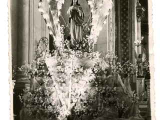 Altar a la virgen María