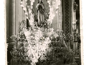 Altar a la virgen María Altar a la virgen María