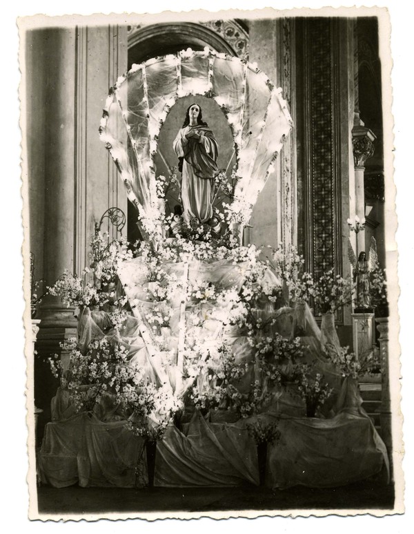 Altar a la virgen María Altar a la virgen María