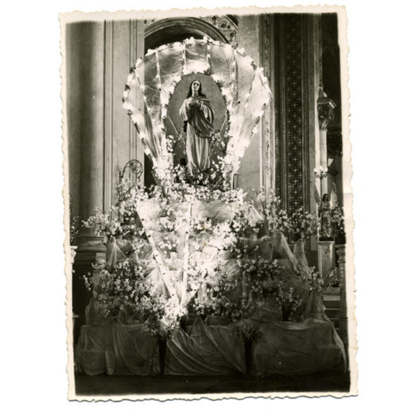 Altar a la virgen María