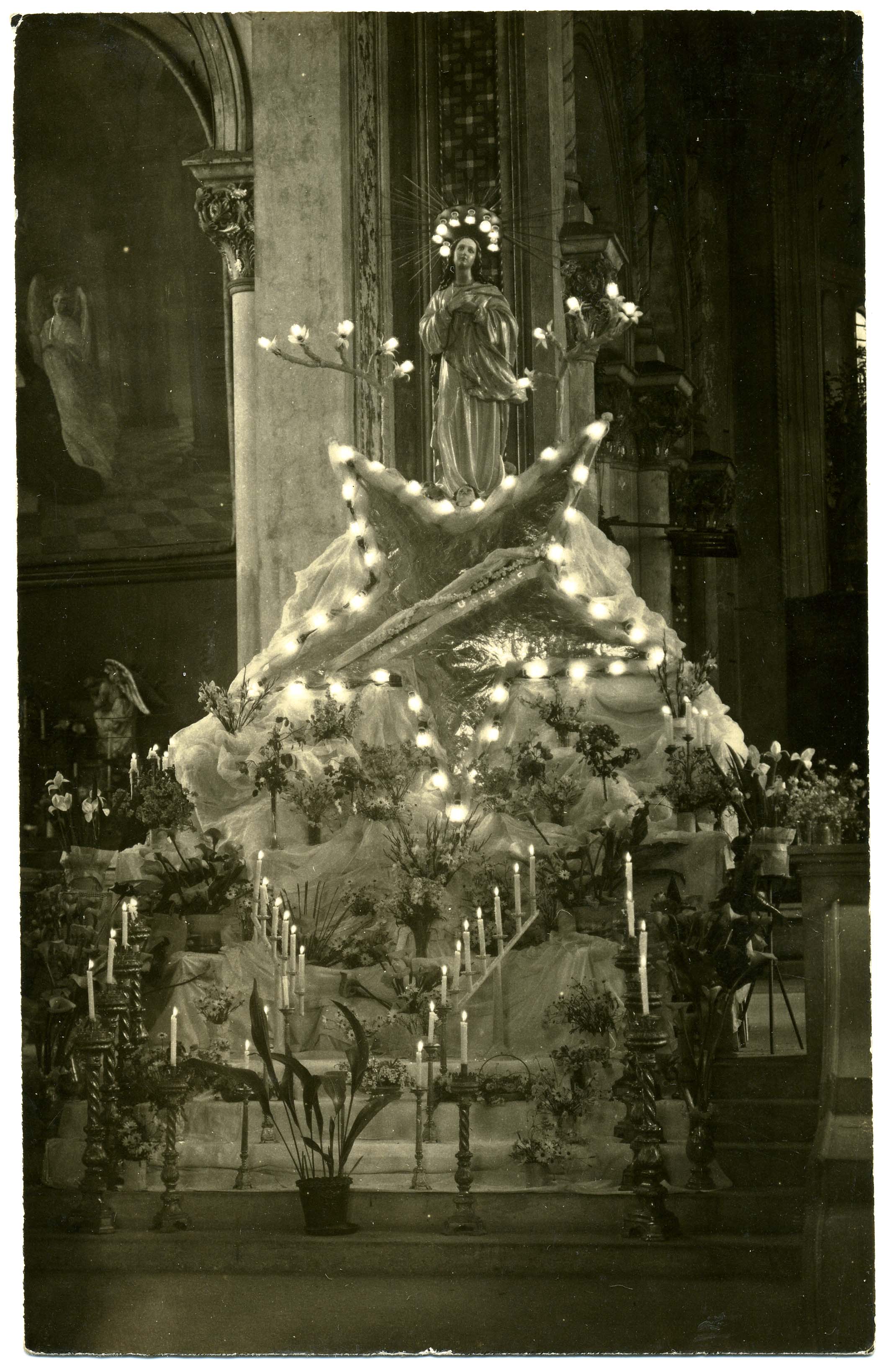 Altar a la virgen María