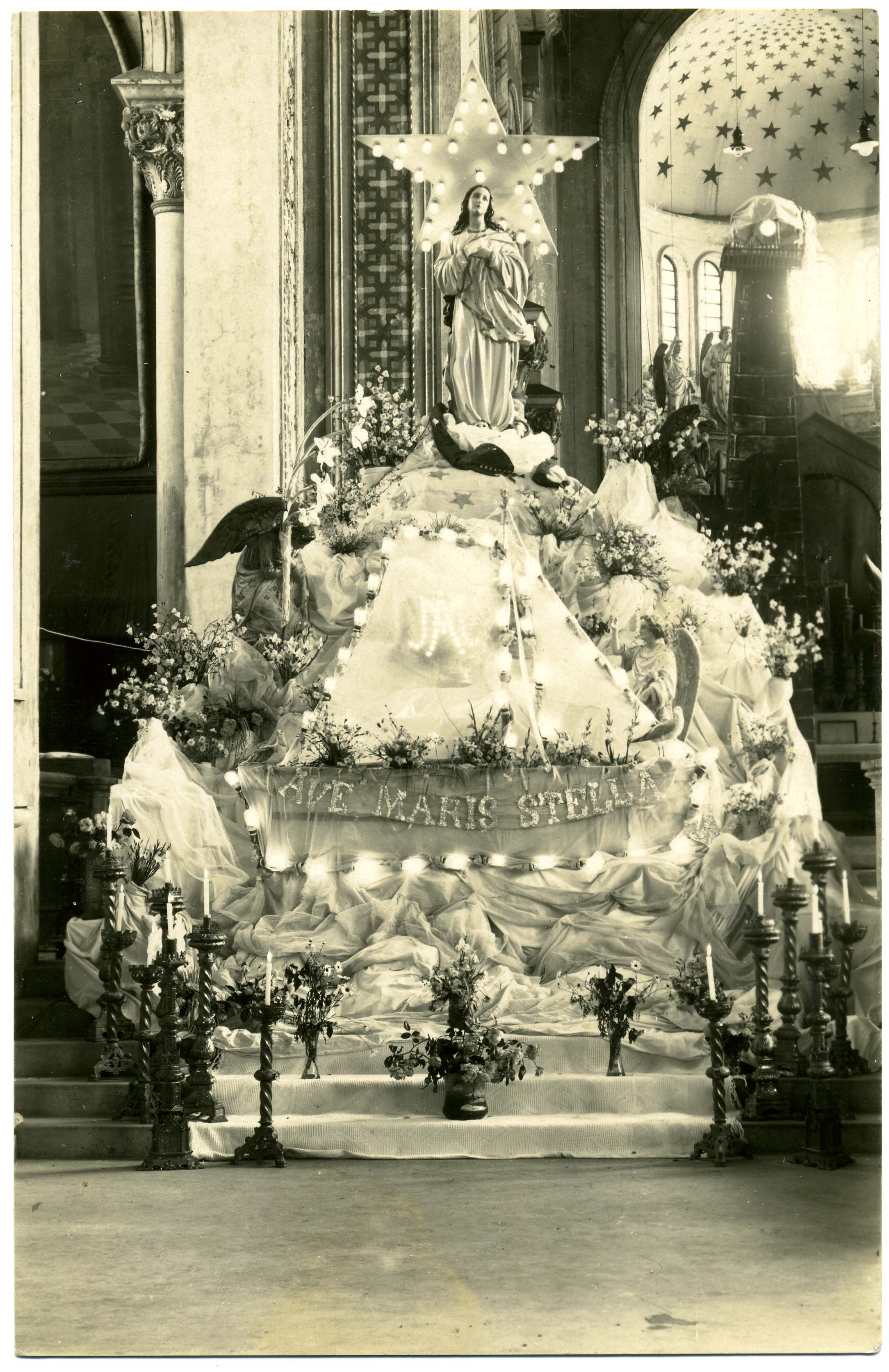 Altar a la virgen María Altar a la virgen María