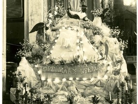 Altar a la virgen María