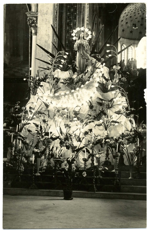 Altar a la virgen María Altar a la virgen María