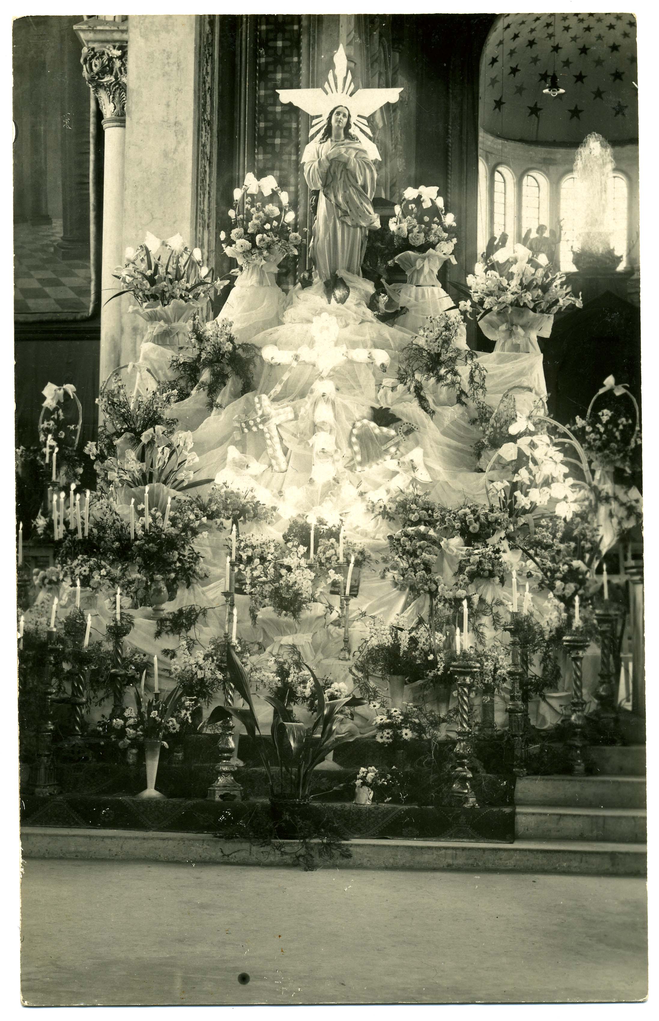 Altar a la virgen María Altar a la virgen María