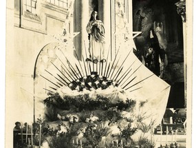 Altar a la virgen María