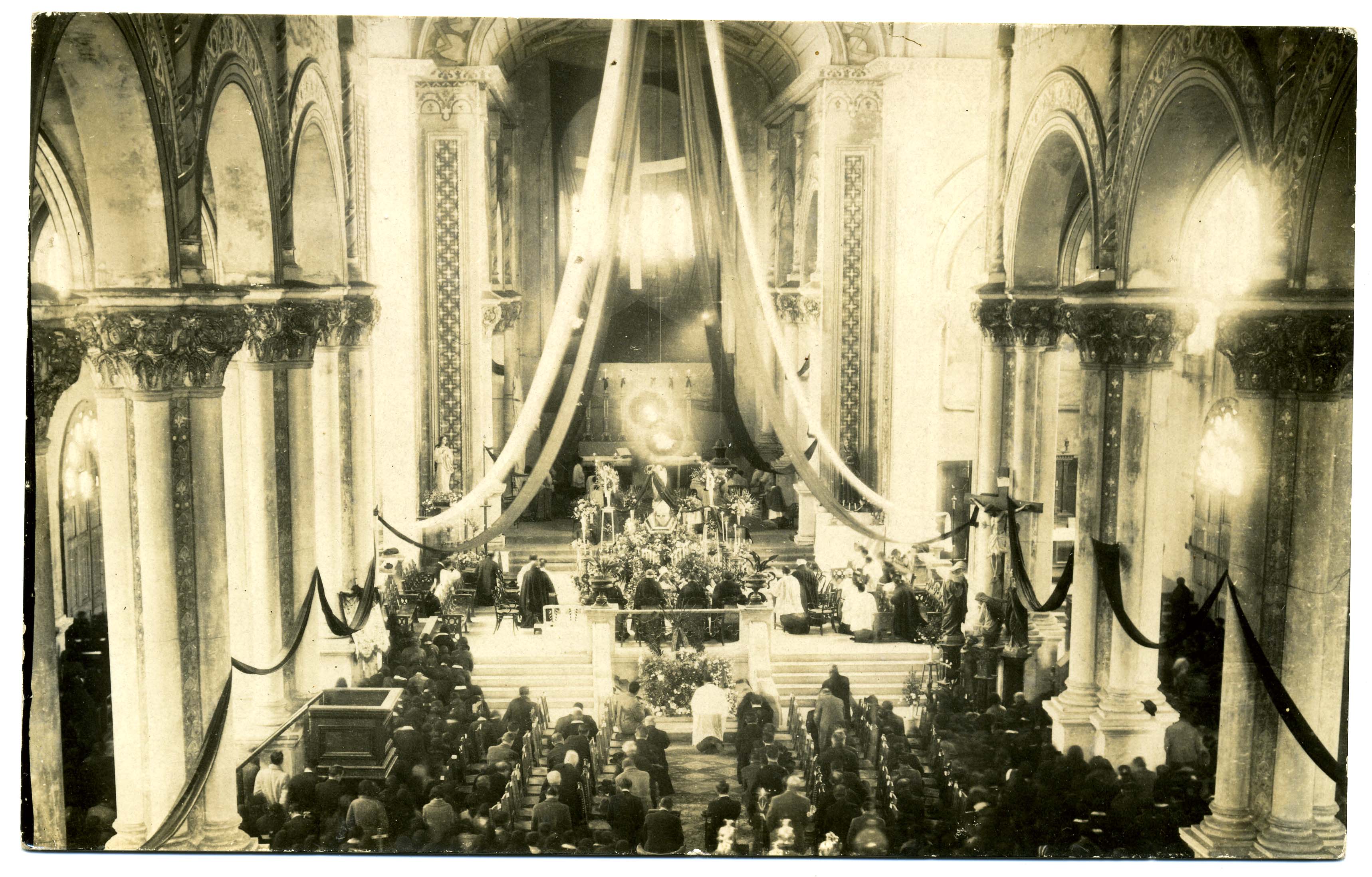 Funeral en la catedral