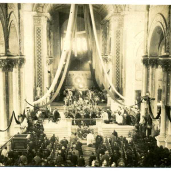 Funeral en la catedral