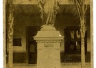 Estatua en la entrada del Hospital de Ancud Estatua en la entrada del Hospital de Ancud