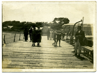 Mujeres en el muelle